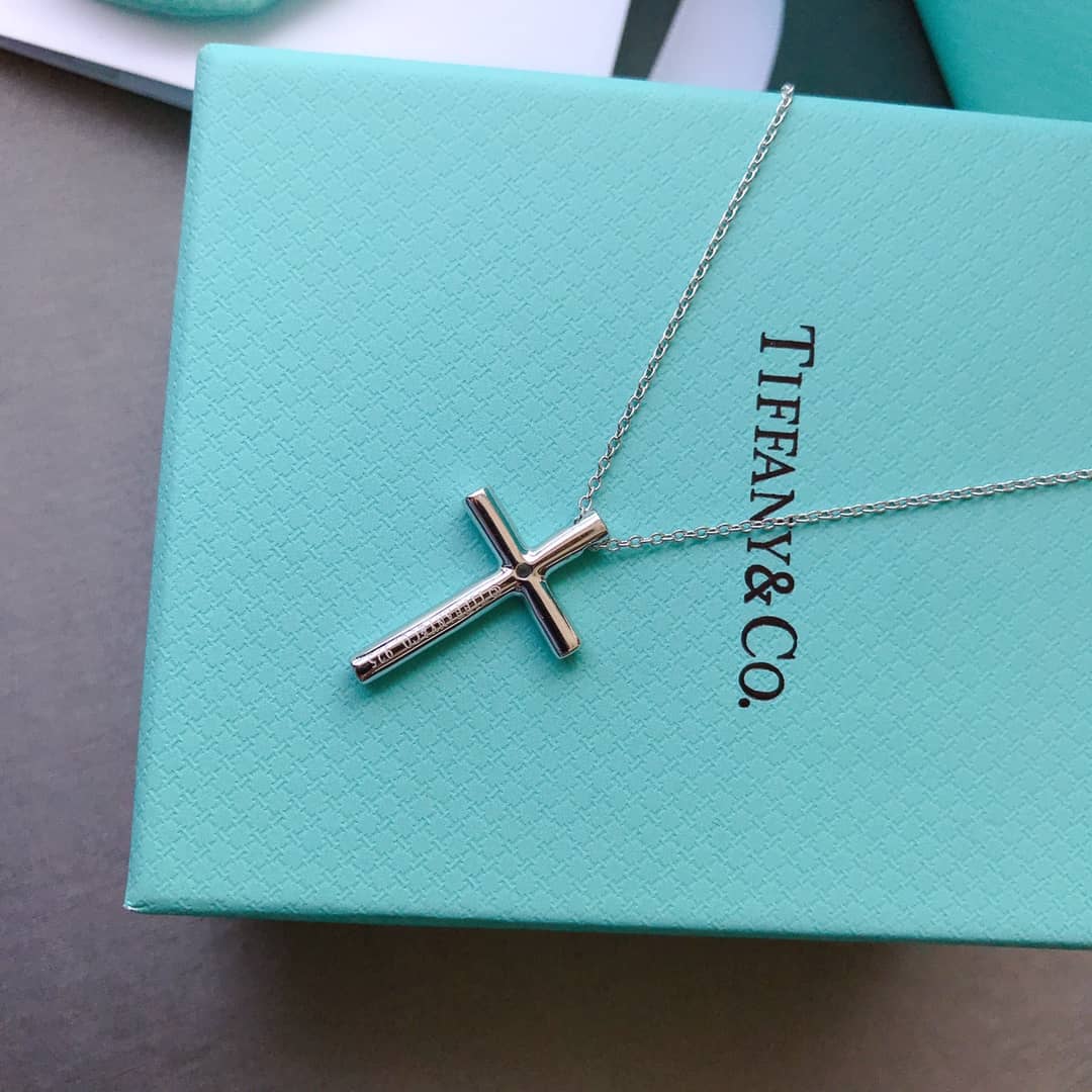 Knockoff T*f*ny Logo Necklace