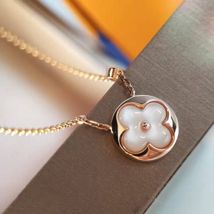 High Quality L0vis Vvtt0n Necklace