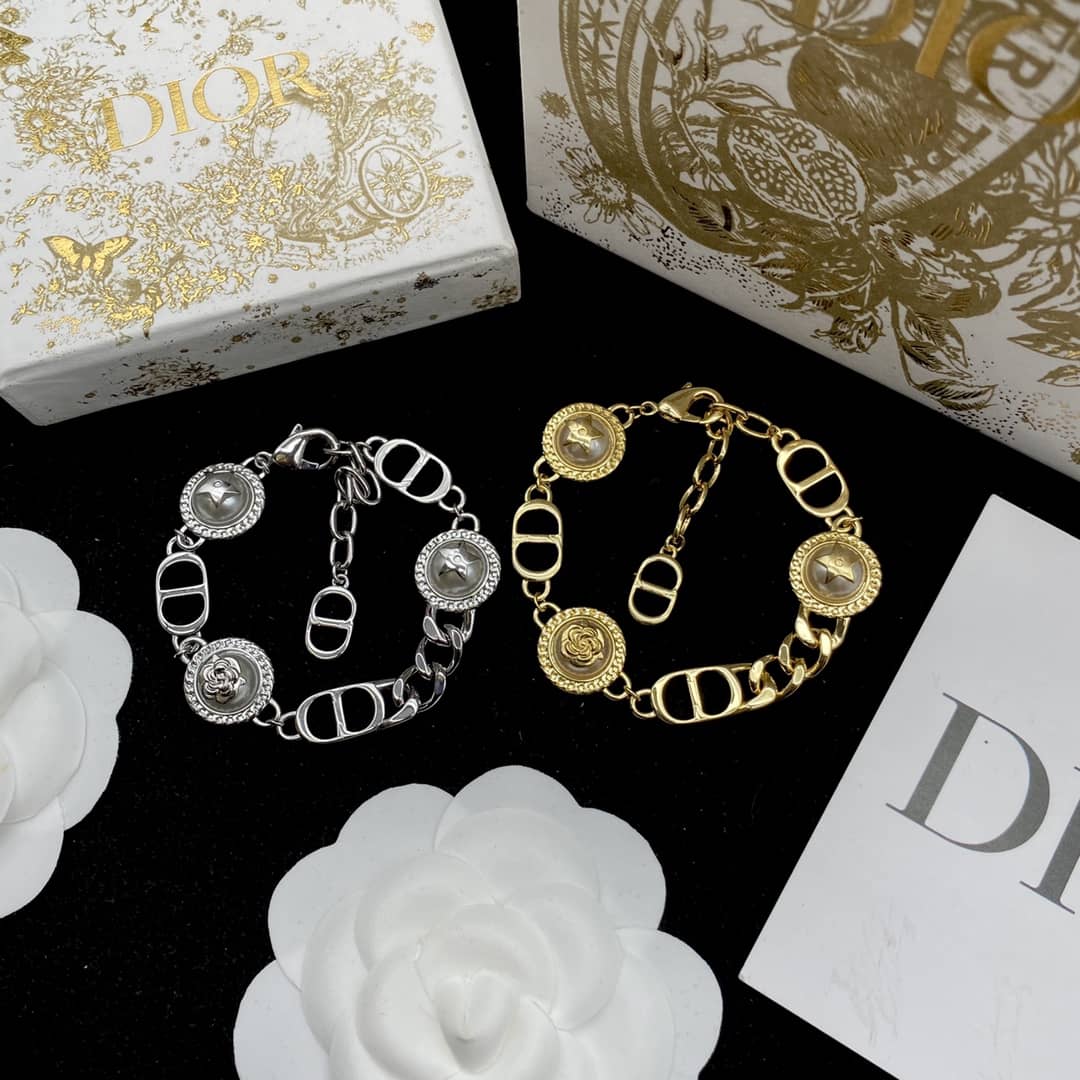 Best Chr1st1an D10r Classic Bracelet