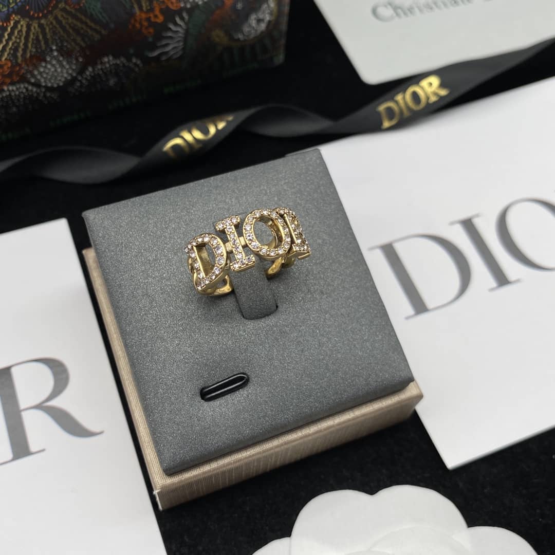 Top Quality Chr1st1an D10r Ring