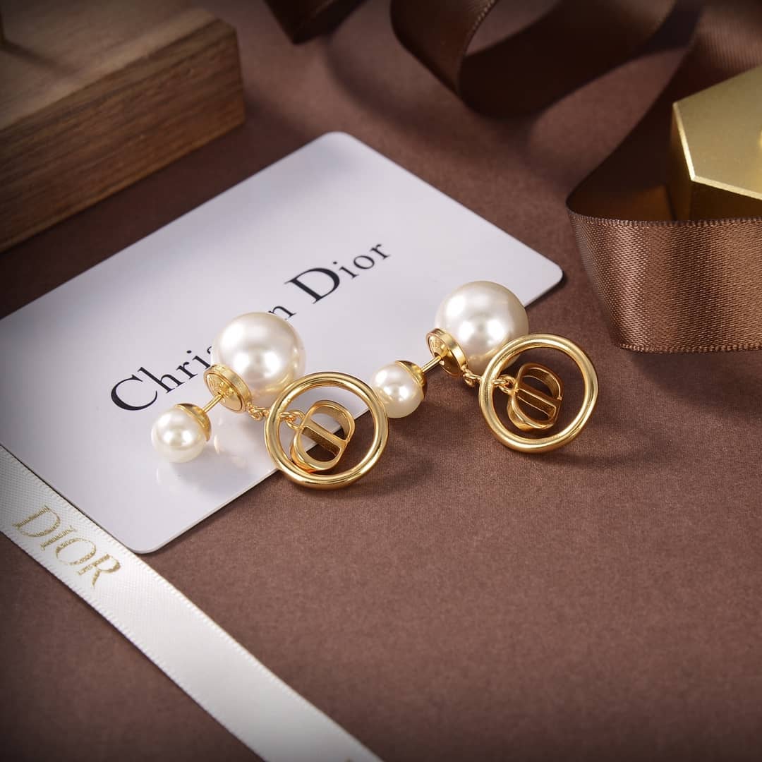Best Chr1st1an D10r Classic Earring