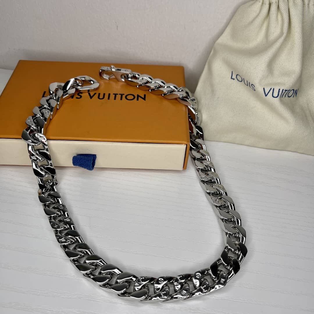 Wholesale L0vis Vvtt0n Logo Necklace