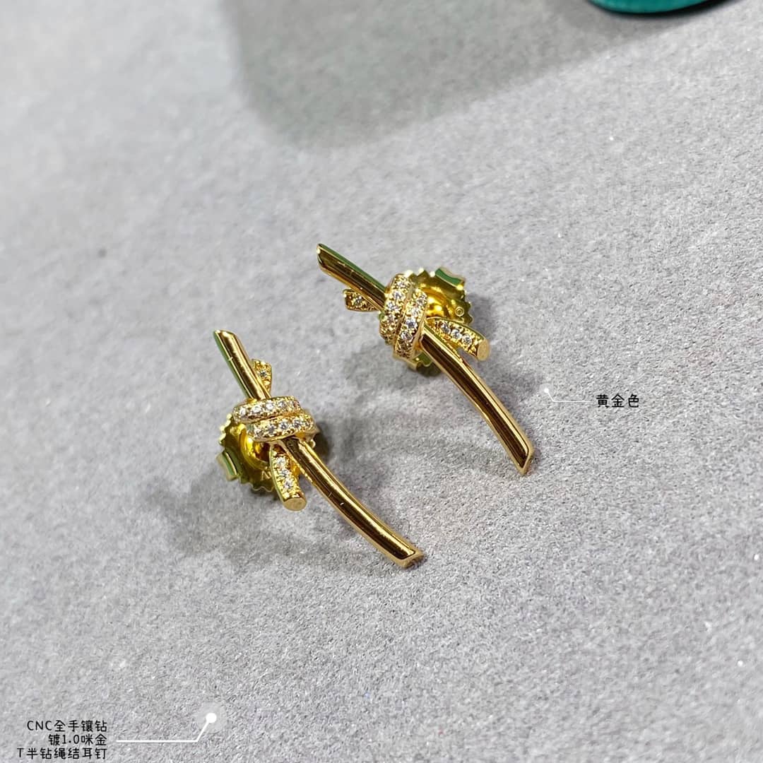 Knockoff T*f*ny Logo Earring
