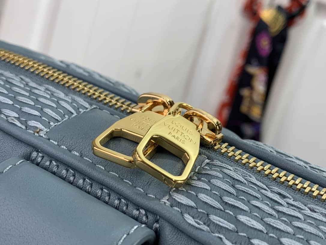 L0vis Vvtt0n Damier Quilt Lambskin Troca MM H27 Replica Bag Blue M59114