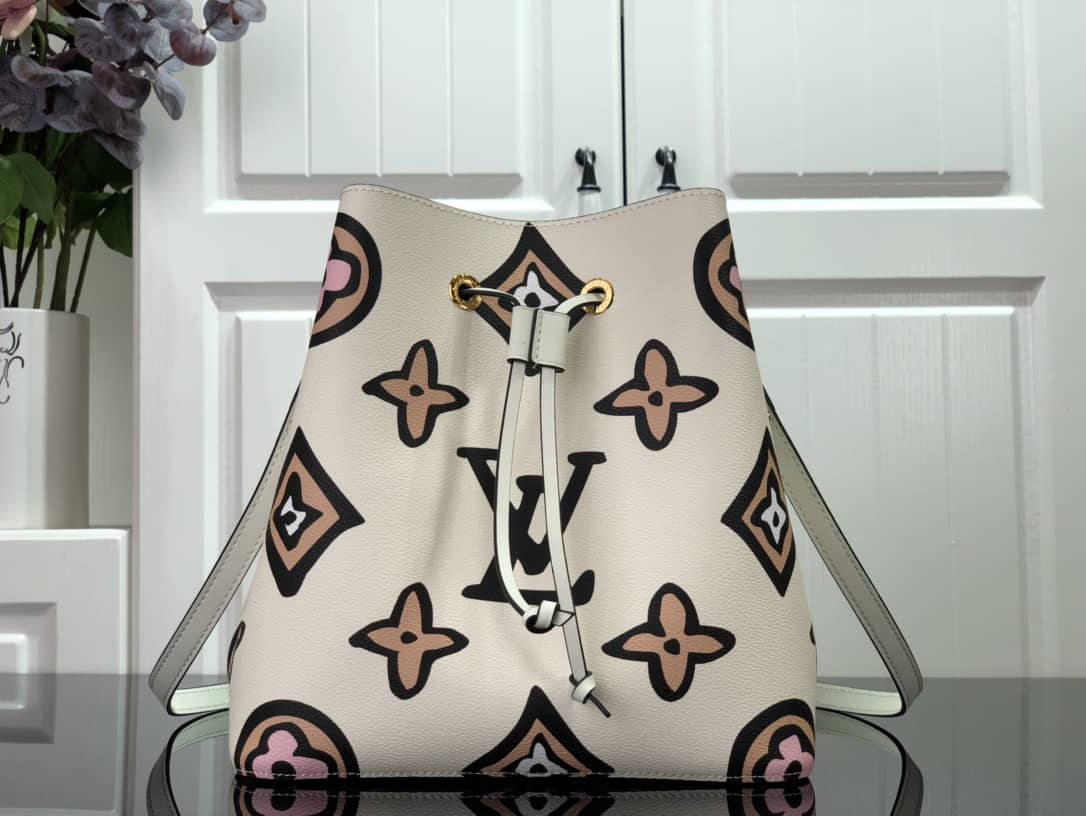 L0vis Vvtt0n NéoNoé MM Replica Bucket Bag M45822