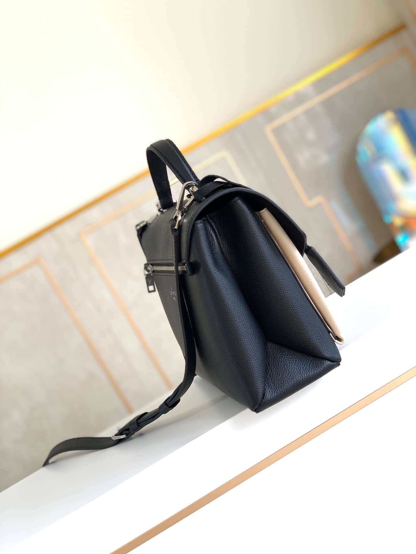 L0vis Vvtt0n My Lockme Vanille Leather Crossbody Bag Replica M54878