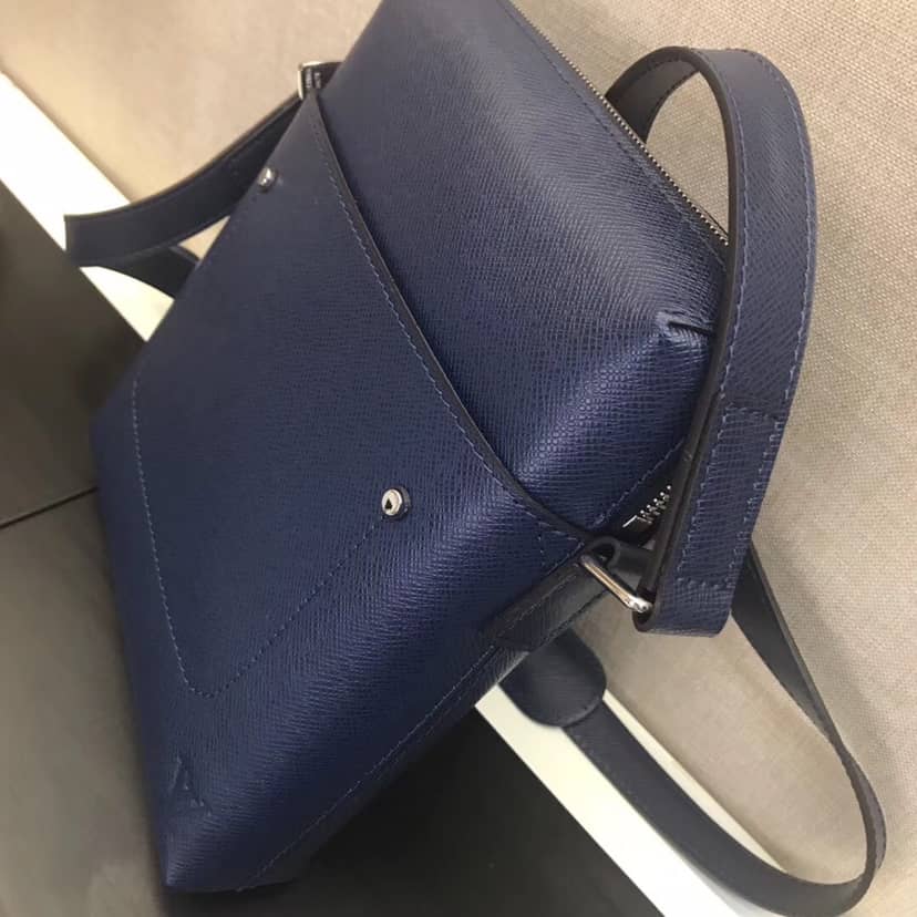 L0vis Vvtt0n Taiga Pochette Grigori Mens Shoulder Bag Replica Blue M30505