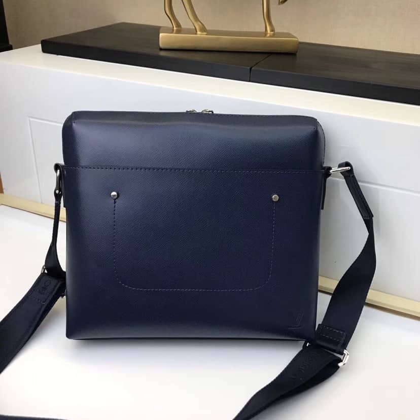 L0vis Vvtt0n Taiga Grigori MM Messenger Bag Replica Blue M30206