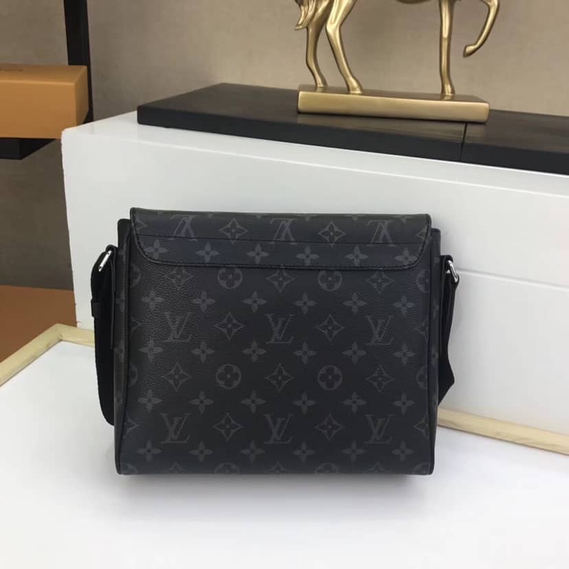 L0vis Vvtt0n District PM Monogram Eclipse Canvas Replica Shoulder Bag M44000