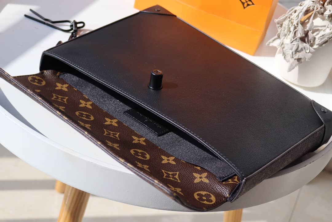 L0vis Vvtt0n Pochette Dupe Voyage Steamer Black M30583(ColaReps)