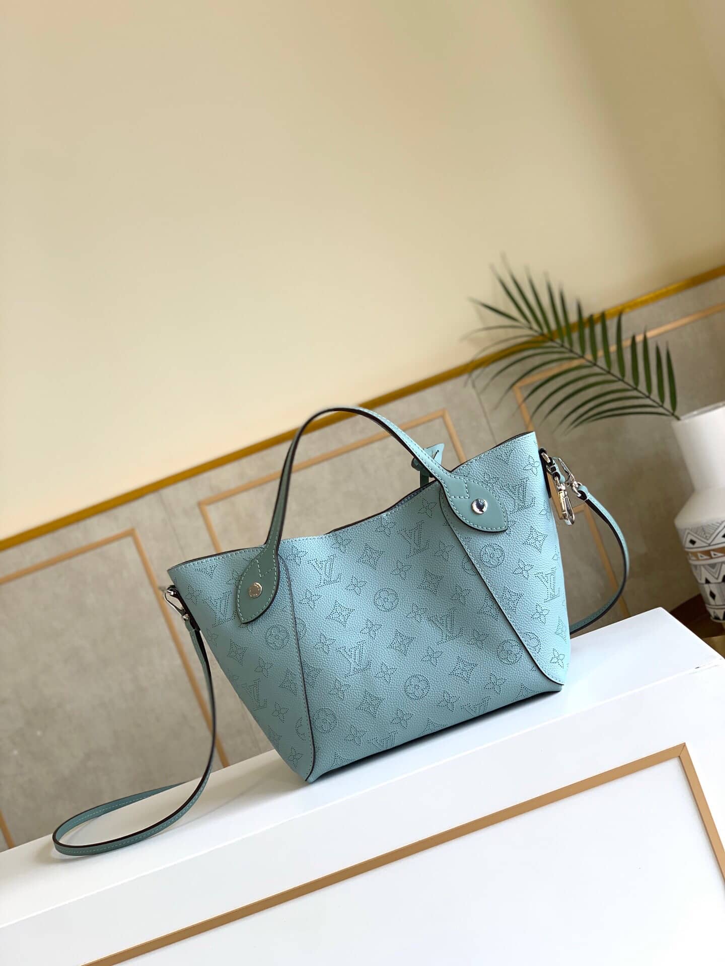 L0vis Vvtt0n Mahina Perforated Leather Hina PM Bag Replica M55905