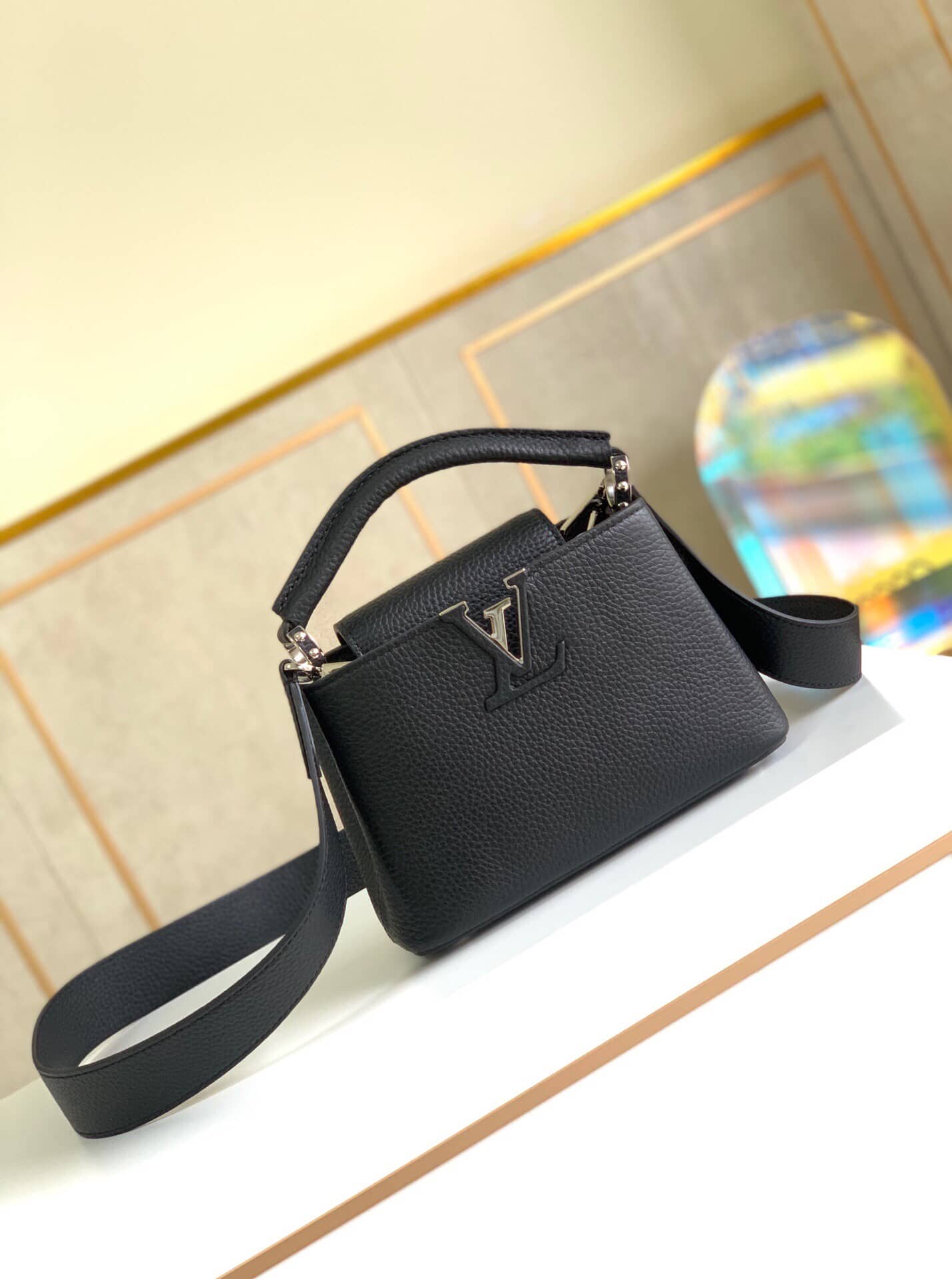 L0vis Vvtt0n Taurillon Leather Capucines Mini Replica Bag Black M55985
