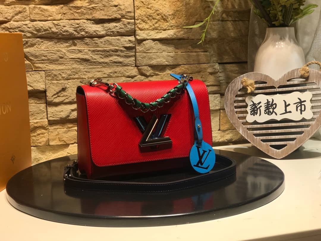 L0vis Vvtt0n Twist MM Bag Red M50296 Replica