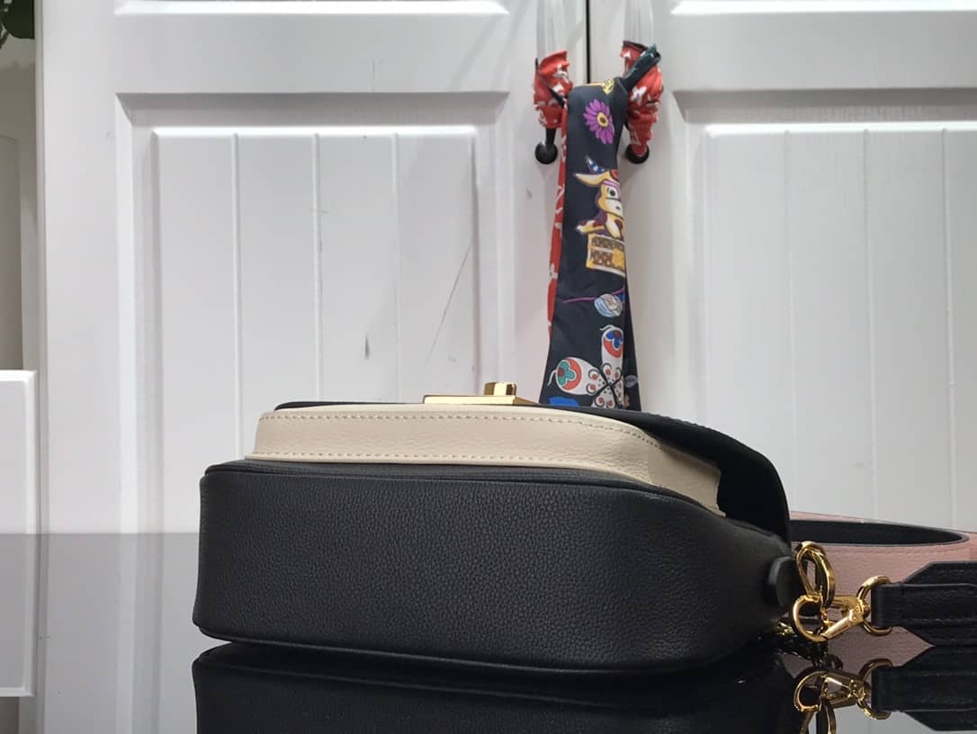 L0vis Vvtt0n Lockme Chain PM Replica Handbag Black M57073