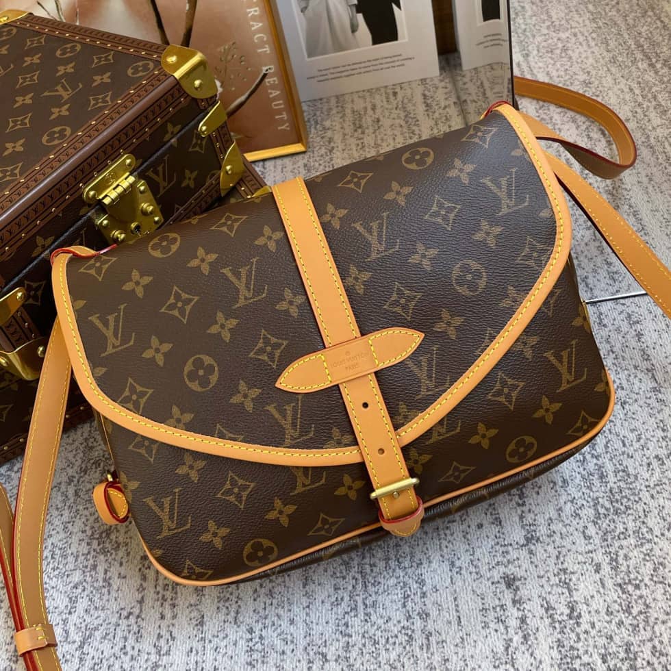 L0vis Vvtt0n Saumur Shoulder Bag PM Monogram Canvas Brown M40710 Replica