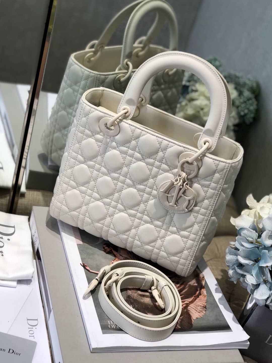 Chr1st1an D10r Lady D10r 24CM Replica Bag
