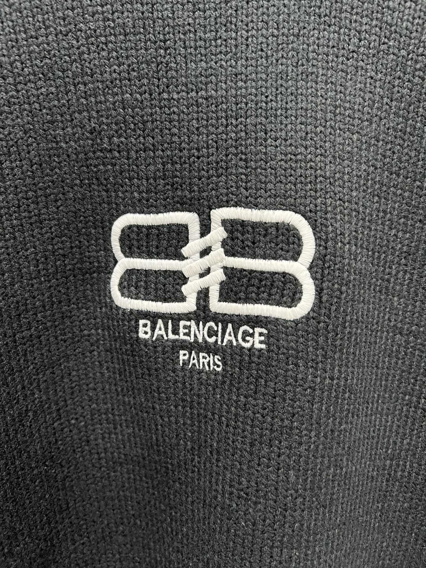 Ba1en*iaga Sweater