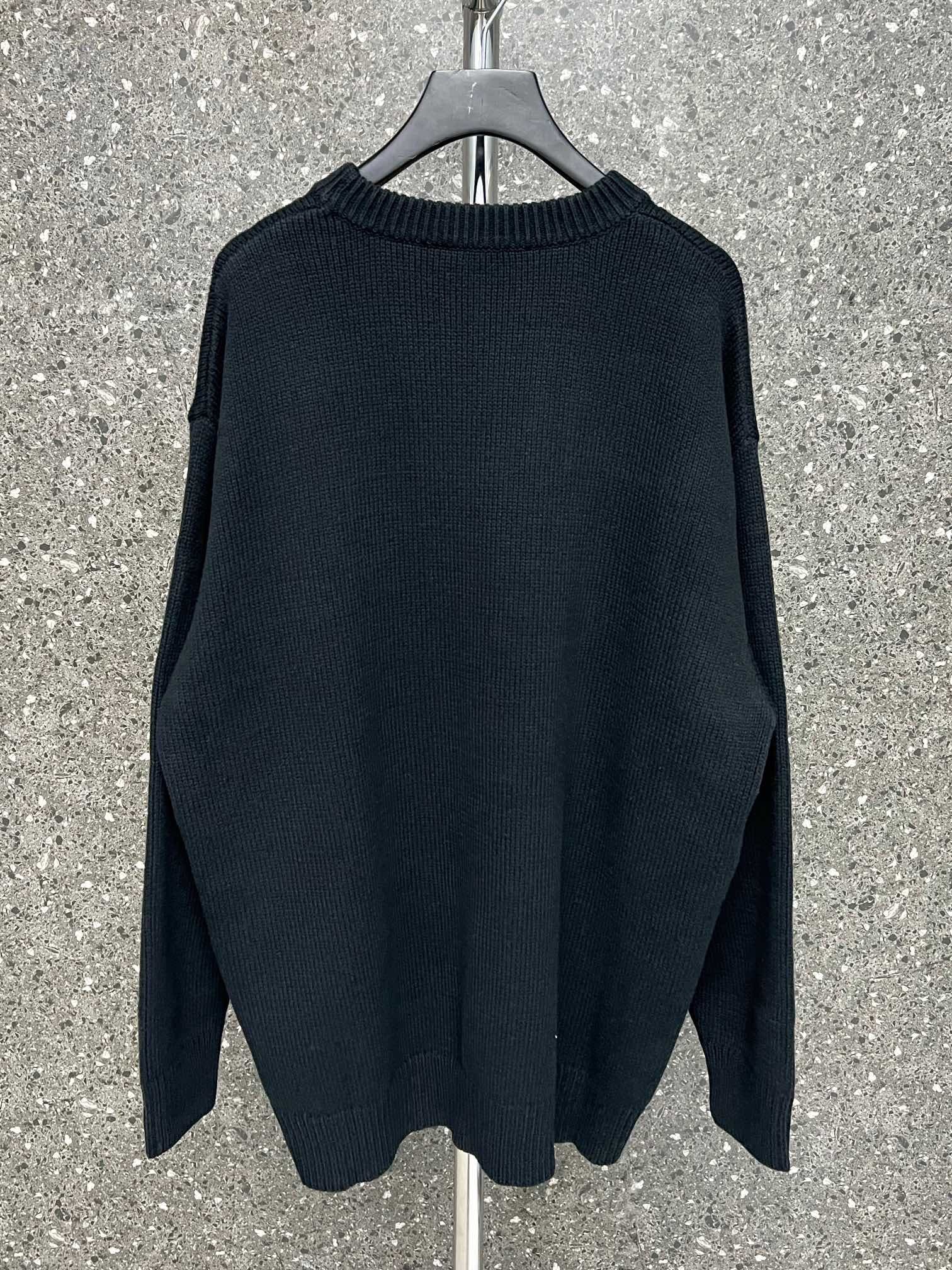 Ba1en*iaga Sweater