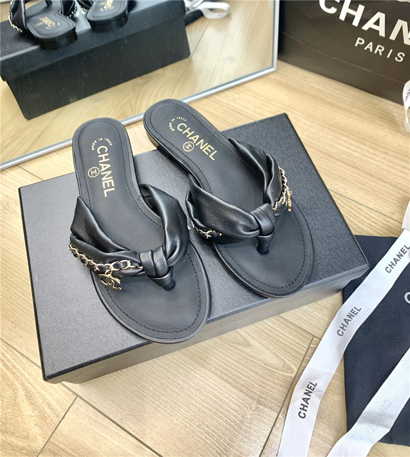 Ch**el flat chain slippers