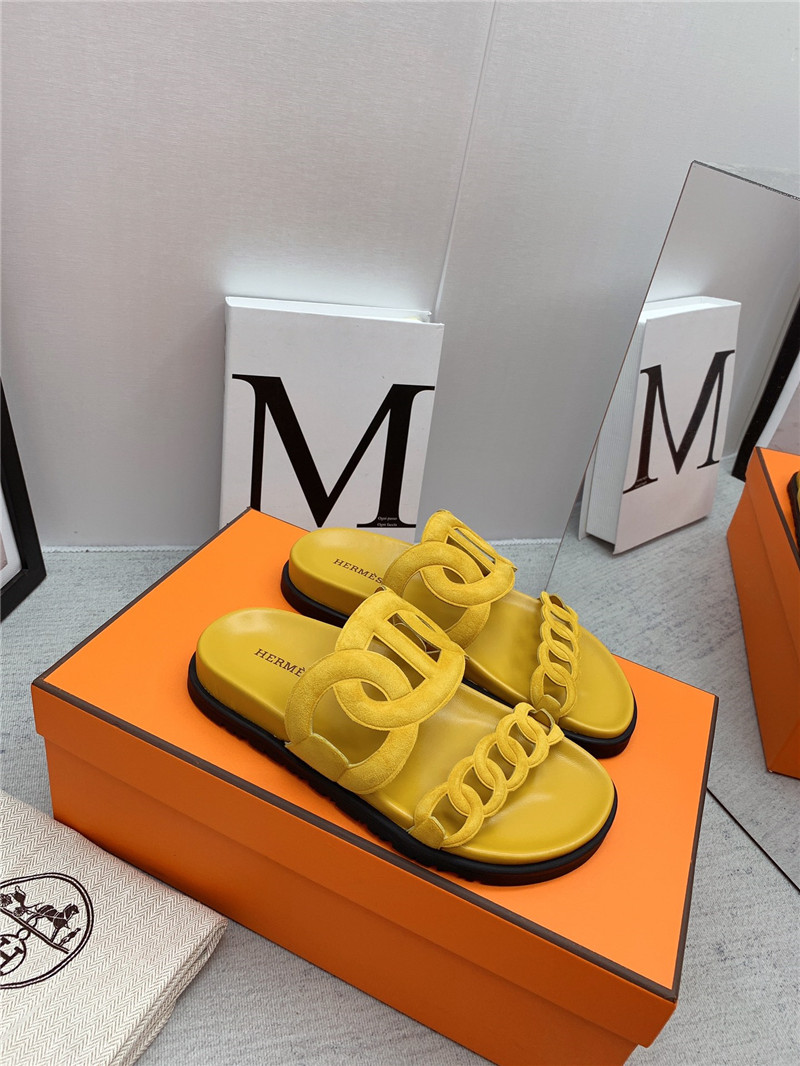 H**me5 flat sandals