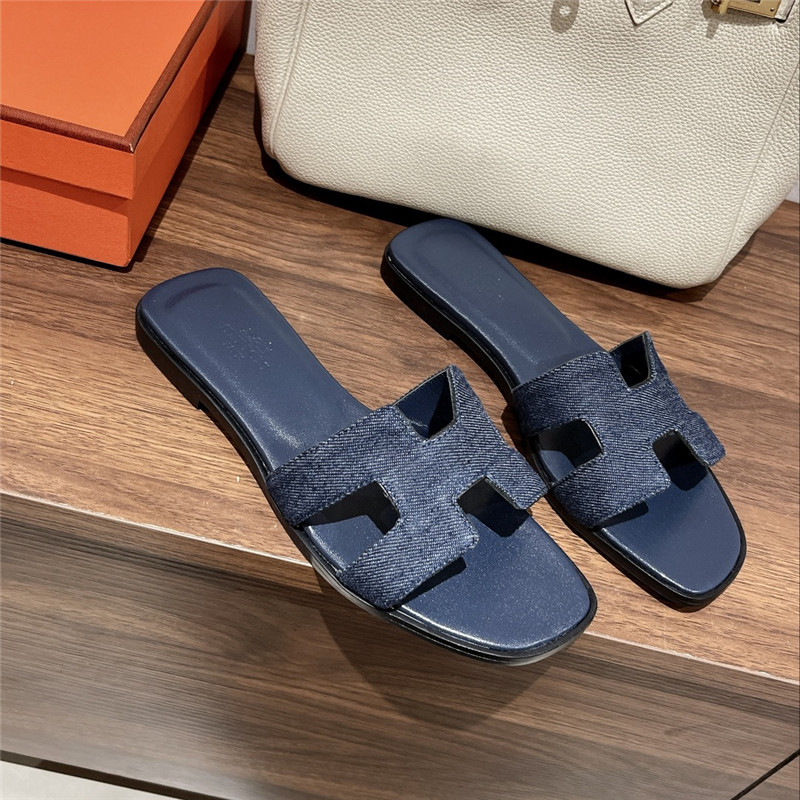 H**me5 H buckle slippers