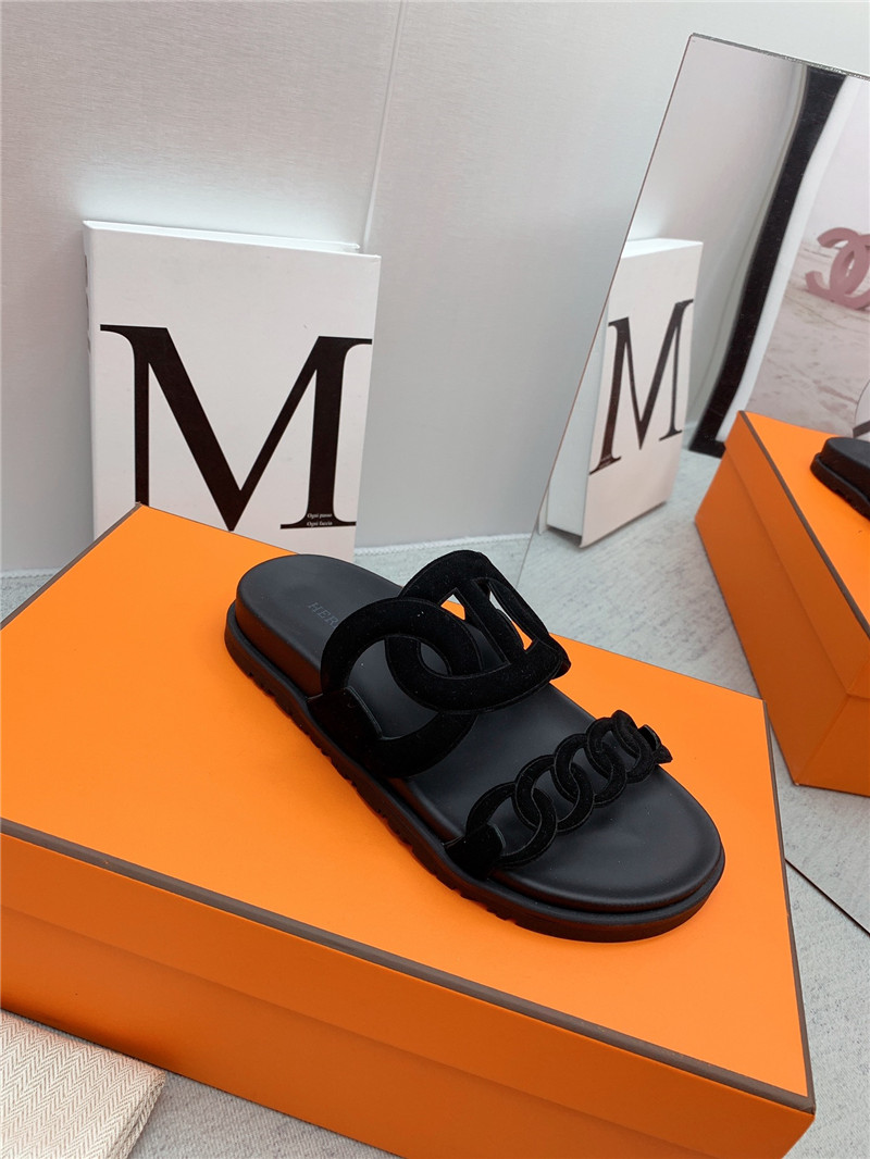 H**me5 flat sandals