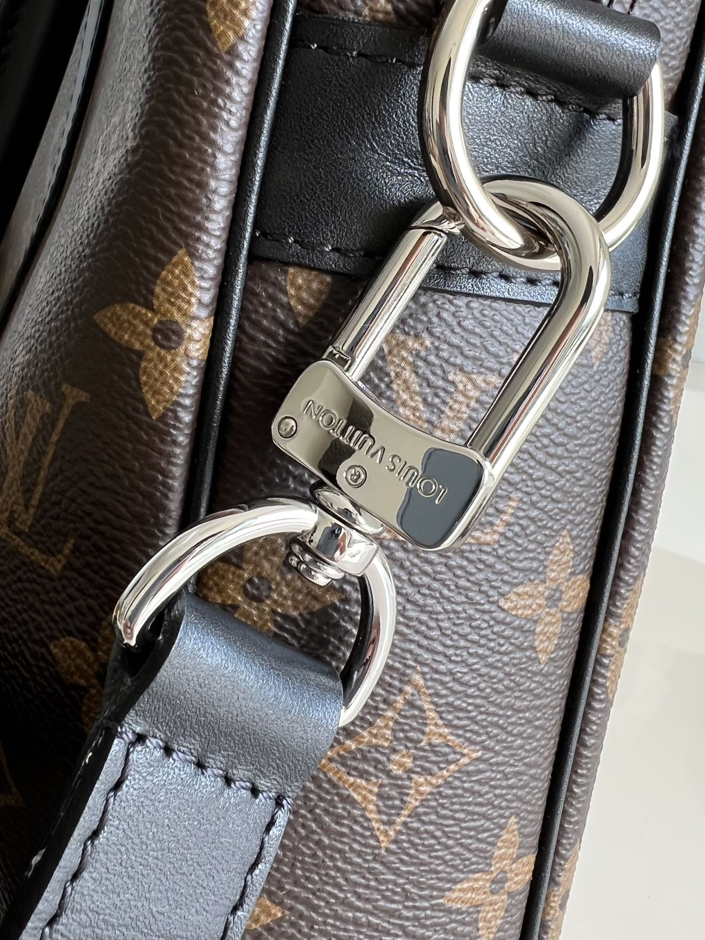 L0vis Vvtt0n Damier Ebene